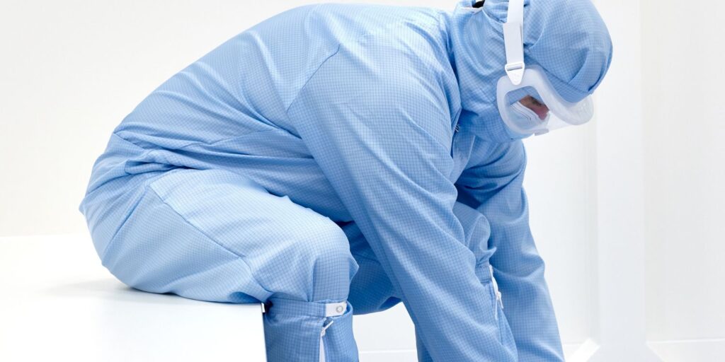 Hướng Dẫn Bảo Quản và Tái Sử Dụng Quần Áo Phòng Sạch